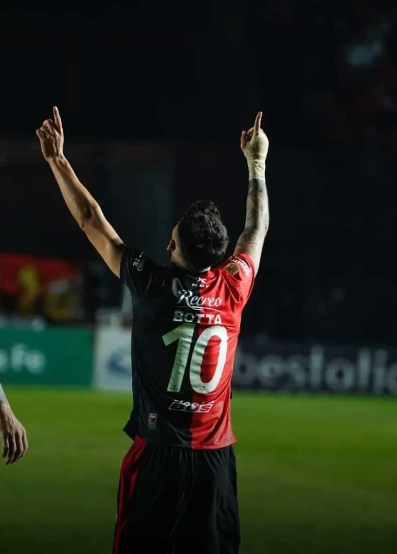 Fuiste el único que intento dejar a Colon en primera, ojalá algún día el fútbol te vuelva a encontrar en Colon, gracias Ruben Botta.