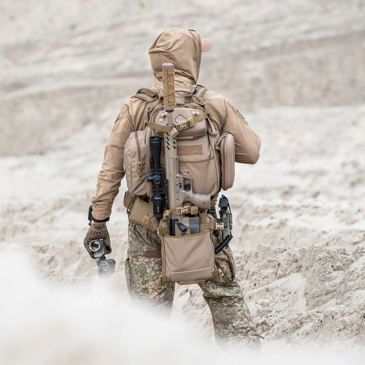 DeserttechHQ's tweet photo. Let it snow, Let it snow.
.
photo by @hazard4california
.
#SRS #fde #gun #rifle #halfmoa #precision #deserttech #bullpups https://t.co/OaQIzrG4it