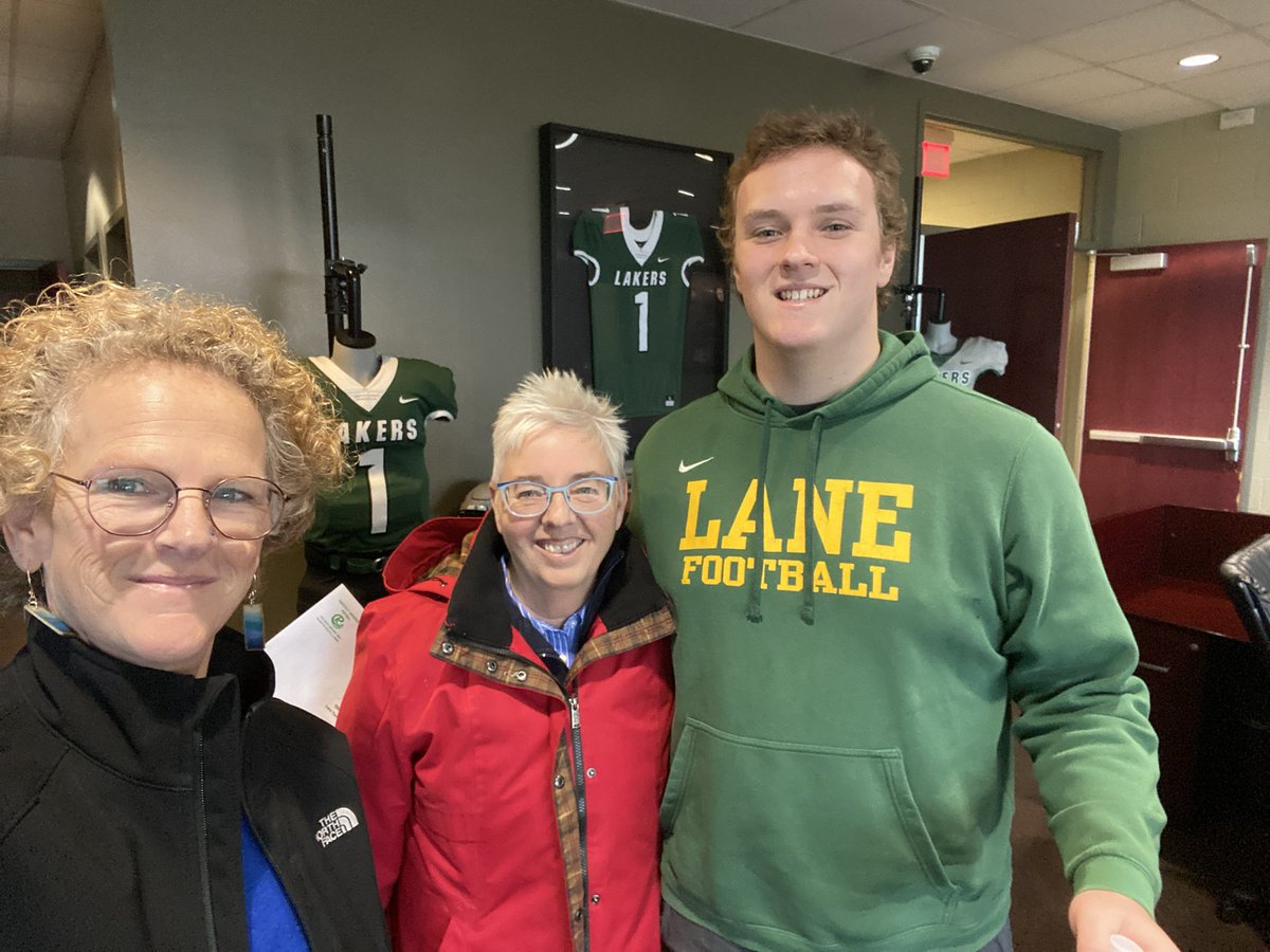 Had a great visit today at <a href="/RULAKERFB/">Roosevelt University Football</a> Thank you to all of the coaches for having me out! 

<a href="/Coach_Davis42/">C.J. Davis</a> <a href="/Lundsanity51/">Coach William Lund,CSCS/USAW Head Strength Coach</a> @Watts_RU <a href="/CoachHolte/">Tyler Holte</a> @RUCoachJW <a href="/CoachNolen/">Collin Nolen</a> <a href="/CoachLotz/">Justin Lotz</a> <a href="/LaneTechFB/">Lane Tech Football</a>
