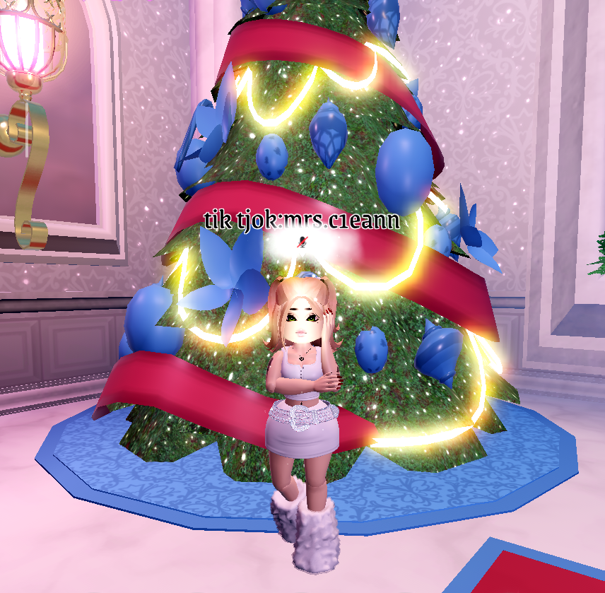 itz_justsylvia's tweet photo. Omg! I love the new bodice and skirt in the #glitterfrostupdate Its seriously so cute! #royalehighcampus3 #royalehighchristmas https://t.co/Q5Yl57TZ5Q