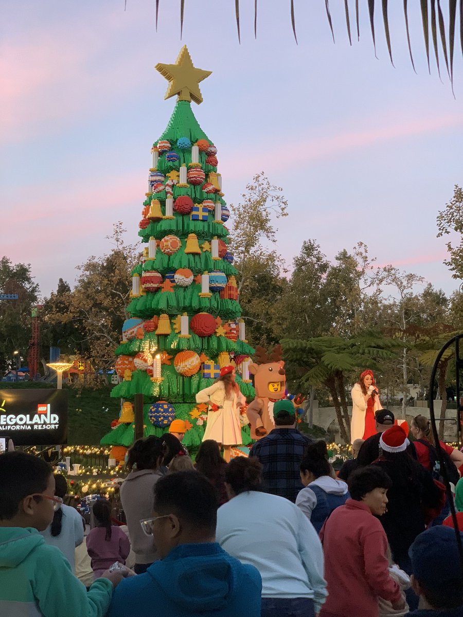 Getting ready to watch the <a href="/LEGOLAND_CA/">LEGOLAND California Resort</a> Christmas tree get lit!