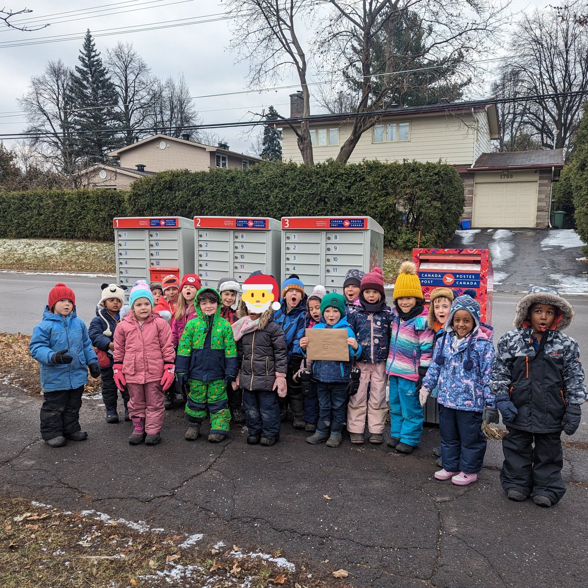emduong's tweet photo. K2 writing and mailing their letters to Santa!! @StGemmaOCSB @mrlafreniere #ocsbKinder https://t.co/BNg5nh1Dpi