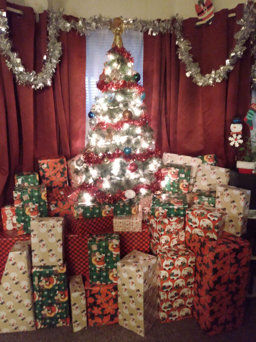 AmyMill30897277's tweet photo. It's only December 1st and it's already looking like Christmas morning 🎄 Think I may have outdone myself this year 🤣🤶
#Christmas2023 #MerryChristmas #countd https://t.co/ooHfXFbzHv
