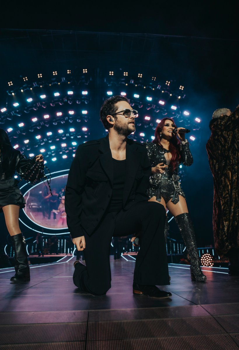 EnPOPados's tweet photo. Fotografías en ALTA CALIDAD de Christopher Uckerman (@christopheruck) en su primer fecha con RBD (@RBD_oficial) en el Foro Sol (@ForoSolOficial): https://t.co/onvWdMxEHc
RT #EnPOPados #ChristopherUckerman #RBD #ForoSol
Cortesía: @RosarioValerian https://t.co/kts0984e7x