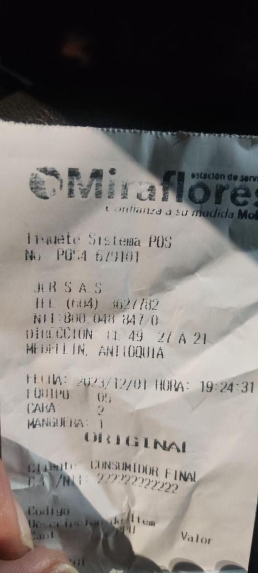 DenunciasAntio2's tweet photo. Pague 30 mil pesos de gasolina y sigo en reserva . Es la segunda vez q me pasa te iba más de 4 meses q no venía acá . Un vecino me había comentado pero nunca me había pasado .. cuando me pasó deje de venir . Ahorita tengo una emergencia.. me encendió la luz de reserva y como había taco decidí entrar acá .. y el carro me sigue enreserva.