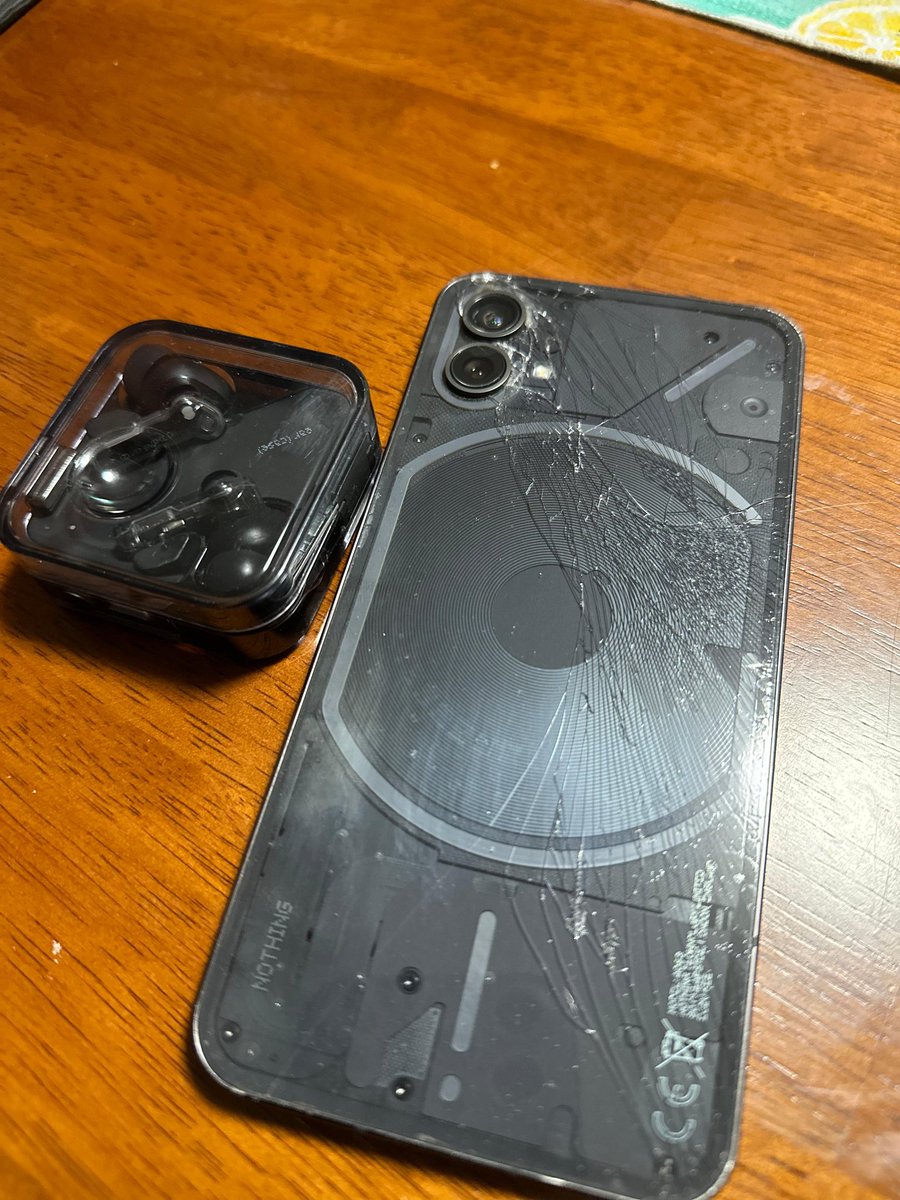 LSando95's tweet photo. @getpeid , congratulations!!
Nothing phone (1) is more resistant than I thought.
Accidentally dropped my phone (1) 9 meters and the unique damage was the rear glass
Everything is working normal
@nothing , please continue making phones like this one https://t.co/emkX3dfq1J