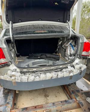 borderObserver's tweet photo. #STATUS 2023-Dec-02
Search Engine 55 Headlines for #Friday 1 Dec 2023
#Overload_unload by 11am MT
https://t.co/S4TzxLw0Tu
#Photos @CBP
1 Dec
#LaredoSector #USBP agents seized 111lbs of #methamphetamine #ESV $3.5+M
READ MORE https://t.co/vkhPf8tBn8
https://t.co/WBYIb1oN0Z