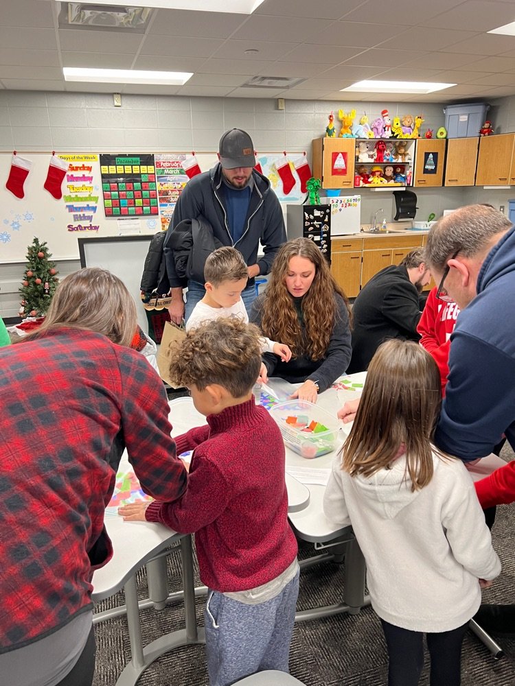 Concord_ES's tweet photo. Thank you to everyone who came to our PTO craft night tonight! It was great to see everyone be so creative! #LeadonEastSide https://t.co/iOpk8i4Ly7