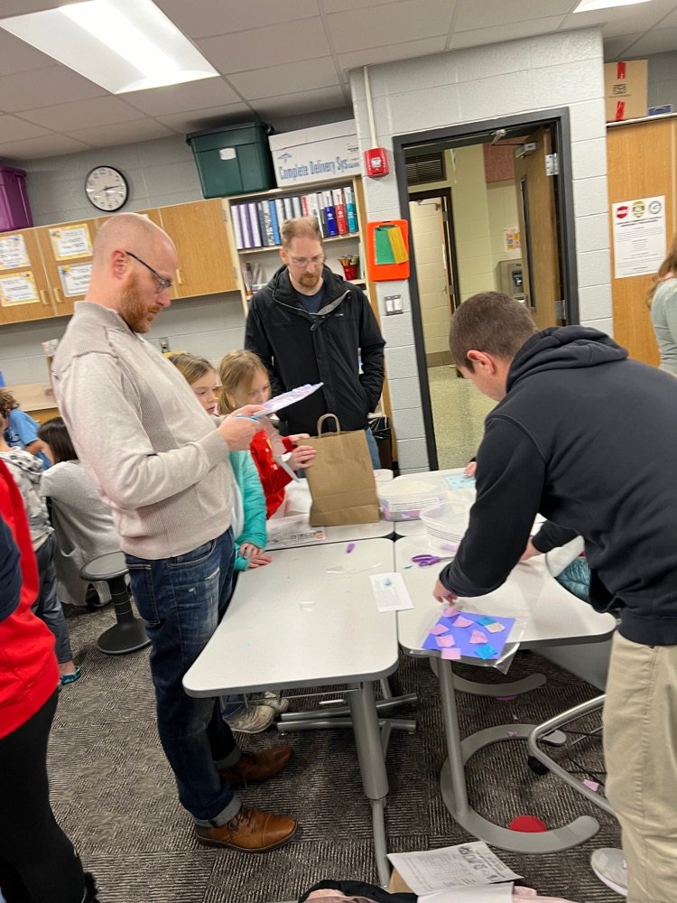 Concord_ES's tweet photo. Thank you to everyone who came to our PTO craft night tonight! It was great to see everyone be so creative! #LeadonEastSide https://t.co/iOpk8i4Ly7