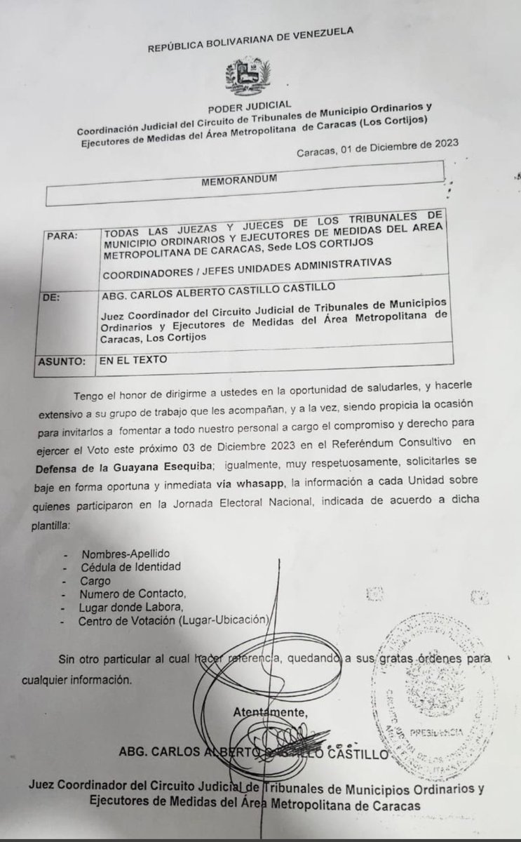 MundarayZair's tweet photo. Carlos Alberto Castillo,  es un militar al que designaron como Juez Coordinador de los Tribunales de Municipio,  Tribunales Civiles en la sede de los Cortijos de Caracas. "Respetuosamente" deja por escrito que le envíen todos los datos personales y constancia fotográfica de la participación en el ilegal referendo. Sin amenazas cuanta gente iría realmente?
