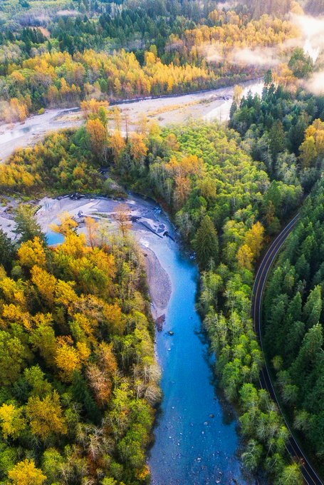 dht_1350dffghb's tweet photo. Aerial view of the river, hills and forests in early fall https://t.co/5B6dTVAoK2