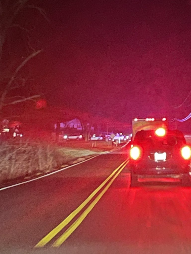 EmilyDuncanLCSW's tweet photo. @joeimel Anyone know what’s going on on Cemetery Road? https://t.co/2Nag42qyWU