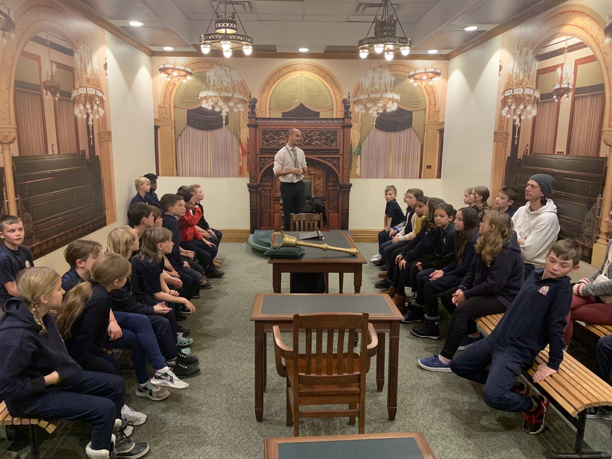 MrsCazimi's tweet photo. The Grade 5’s had a fantastic trip to Queens park to learn more about our government unit @StTimothyHCDSB https://t.co/elgFnFvZAP