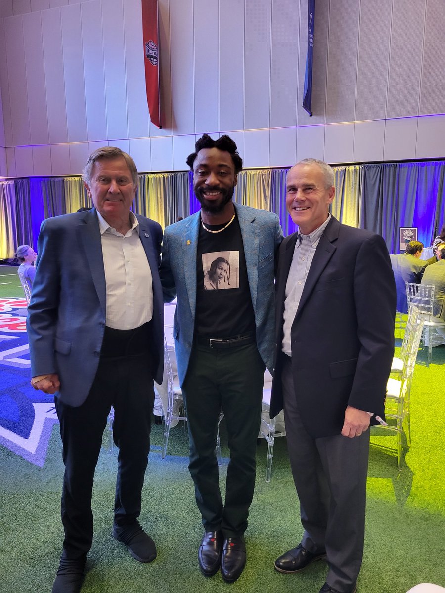 SteveFink_SID's tweet photo. Several folks on hand representing @GamecockFB at the SEC Legends reception tonight at the College Football Hall of Fame in Atlanta as we honor @MarcusLattimore https://t.co/p3PykcqqlP