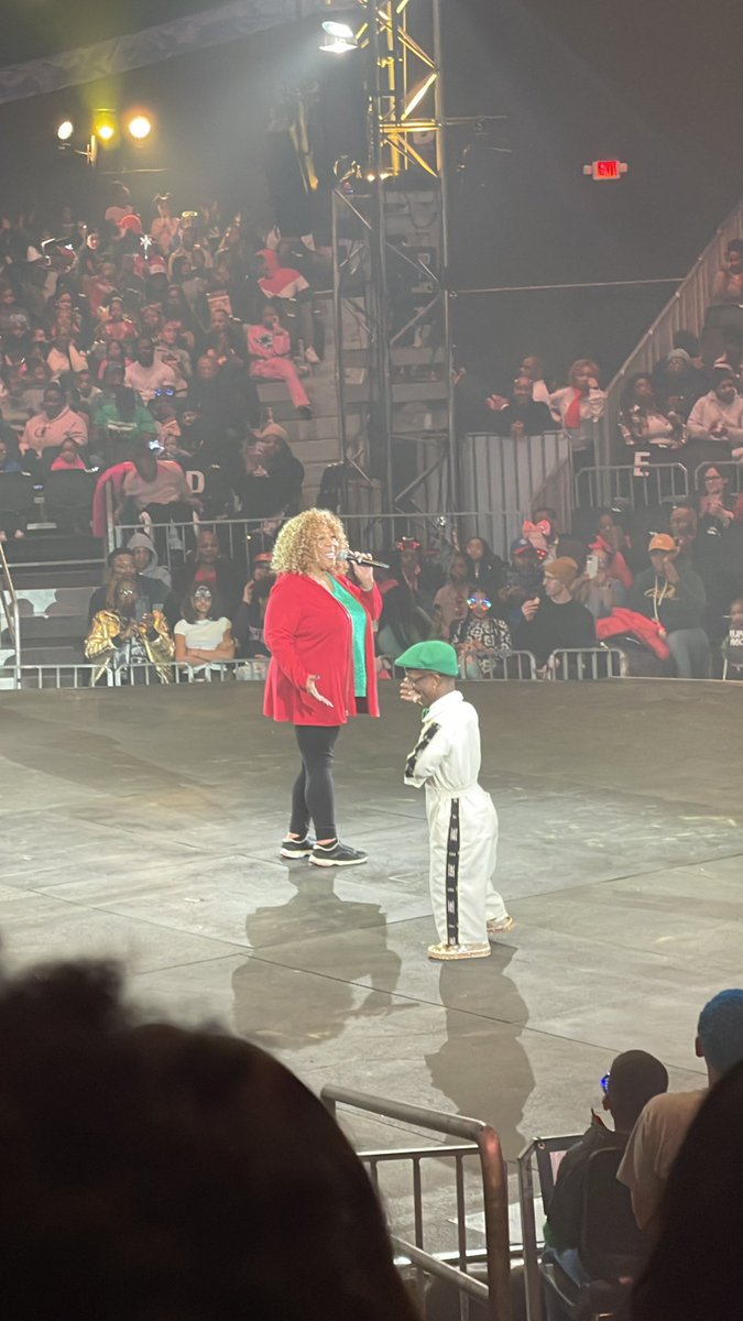 Auntie <a href="/MsPattyJackson/">Patty Jackson</a> in the building! Love you! #UniversoulCircus #Philadelphia