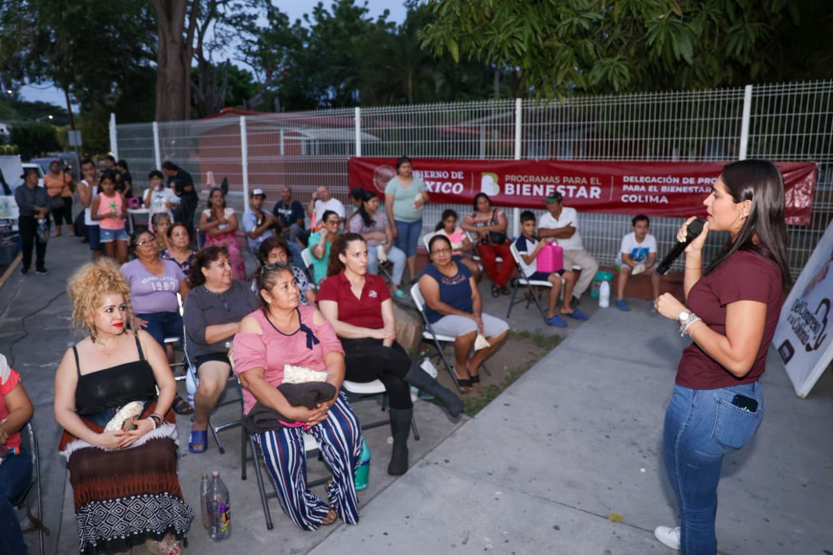 Viri_VV's tweet image. Fue grato encontrarme con vecinas y vecinos de Guadalajarita para dialogar y acercar los distintos #ProgramasBienestar y llevarles, en coordinación con la Diputada Glenda Ochoa, algunos de los programas que ofrece. ✨

Como siempre, en nuestras actividades de escucha ciudadana,…