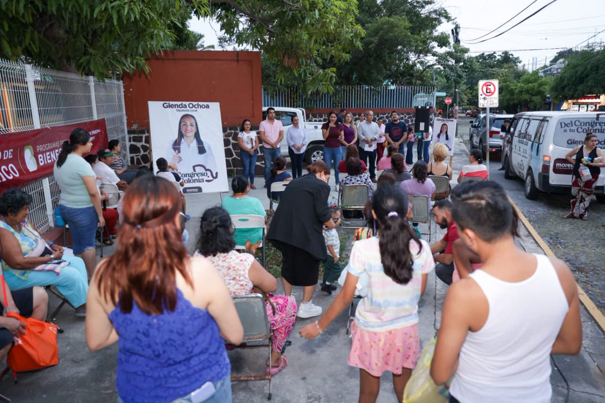 Viri_VV's tweet image. Fue grato encontrarme con vecinas y vecinos de Guadalajarita para dialogar y acercar los distintos #ProgramasBienestar y llevarles, en coordinación con la Diputada Glenda Ochoa, algunos de los programas que ofrece. ✨

Como siempre, en nuestras actividades de escucha ciudadana,…