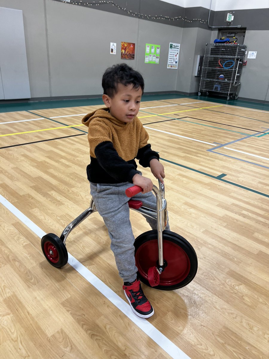 CoachBarrowsNKC's tweet photo. Trying out our new trikes thanks to @Whataburger and @royalscharities #CravingKnowledge grant through @NKCEdFoundation! Providing unique opportunities in #AdaptivePE for all to receive quality #PhysEd!
@RisingHillElem @NKCSchools @NKC_ElemPE @Royals https://t.co/wj1CqPfeIf