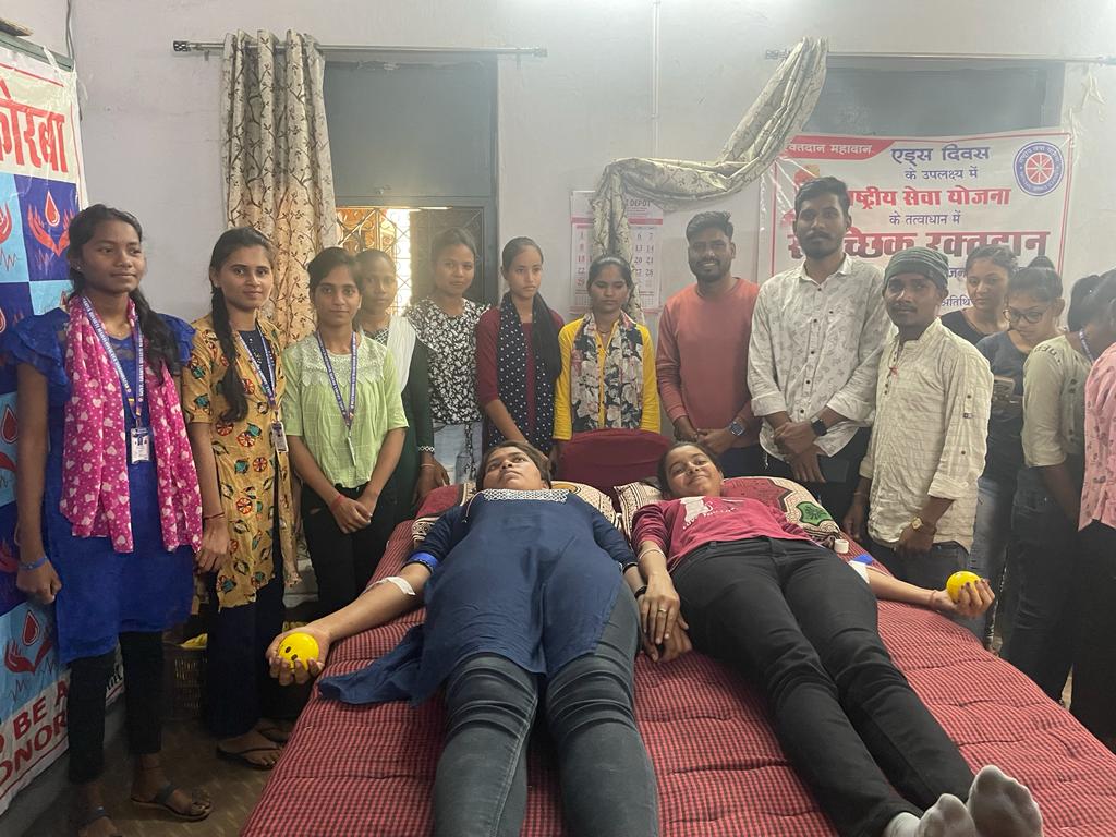 GHardibazar's tweet photo. *शासकीय ग्राम्य भारती महाविद्यालय हरदीबाज़ार में "एड्स दिवस" के उपलक्ष्य में  "राष्ट्रीय सेवा योजना" और संवेदना ब्लड बैंक कोरबा के तत्वधान में रक्तदान एवं नि:शुल्क रक्त परिक्षण शिविर का किया गया आयोजन।जिसमें 53 यूनिट रक्तदान किया गया एवं 107 लोगों ने नि: शुल्क रक्त परिक्षण कराया। https://t.co/iIUMss20TX