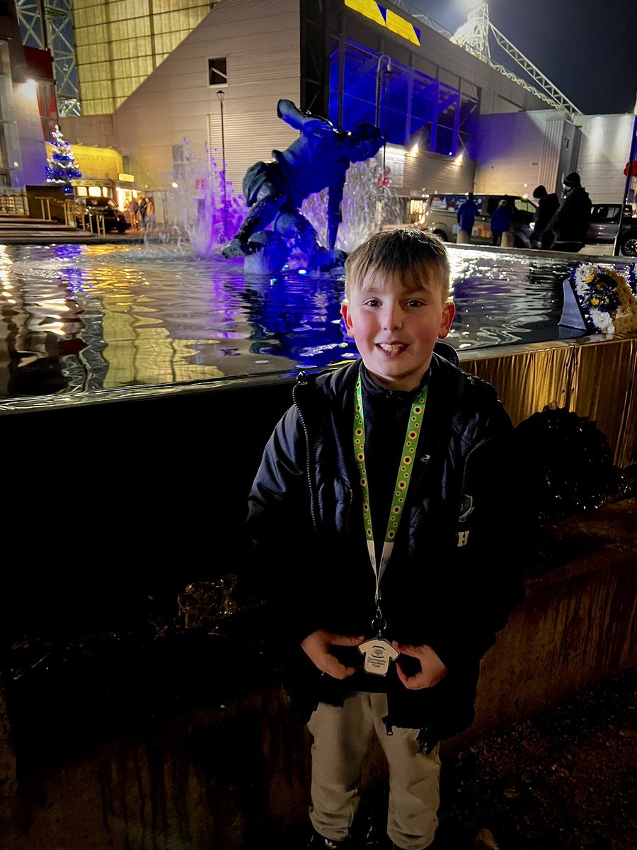 My little boy proudly wearing his @sunflwrlanyards 🥰 Thank you @pnefc and @DaiCornell 🤍💙🤍 #pnefc #SkySport #hiddendisability #sunflowerlanyard