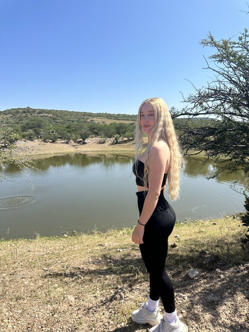 Watch M🦋G's leaked NSFW photo on TwXstars