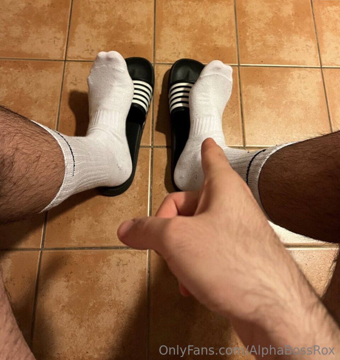 AlphaBossRox's tweet photo. Your money canโt resist me in white socks ๐งฆ๐ธ
https://t.co/TFsyWPsRpv
#alphabossrox #alphamale #sub #dom #alphamalefeet #malefeet #menfeet #manfeet #mensocks #malesocks #menbigfeet #socks #bigfeet #bigfoot #mensneakers #menshoes #feetmaster #finsub #footmaster #cashdom #findom https://t.co/PUavePBx1V