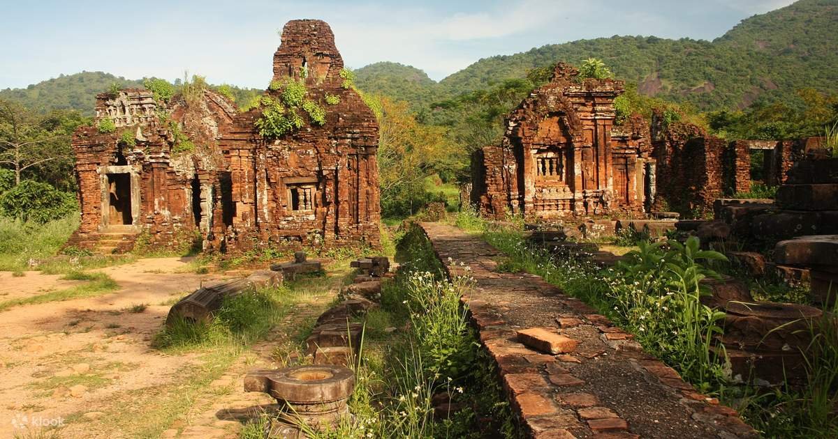 02_mem's tweet image. 🏛️ Sacred Echoes: Journey through My Son Sanctuary 🌄

Greetings, fellow explorers! Join me on a virtual odyssey to the mystical realms of My Son Sanctuary, an ancient marvel nestled amid the lush jungles of central Vietnam. Unravel the mysteries of the Champa Kingdom as we…