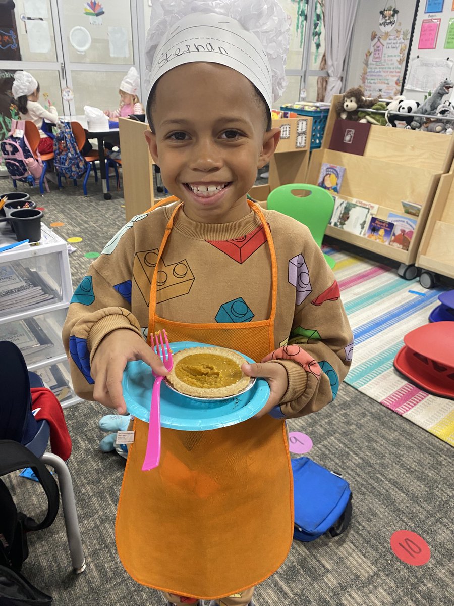 Look at these little bakers determining the importance of PIE! Is our text persuasive, informational, or entertaining? Celebrating #nationalpieday is as easy as PIE! 😍📚🥰✨⁦<a href="/HumbleISD_CE/">Centennial Elementary</a>⁩