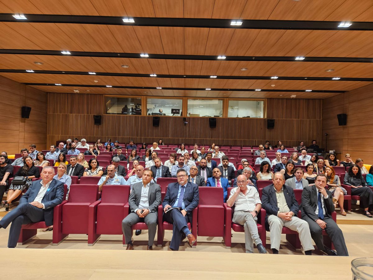 MSPUruguay's tweet photo. La ministra @karinarando participó de la 1era. graduación del Programa de Posgrado en Agua y Desarrollo Sostenible de la @UTECuy @ihedelft. Estuvieron presentes Mariano Berro de @AuciUruguay, Raúl Montero de @OSE_Uruguay, Daniel Nolasco de @IWAHQ y Miguel Fierro de #UPADI. https://t.co/deiGCumyRT