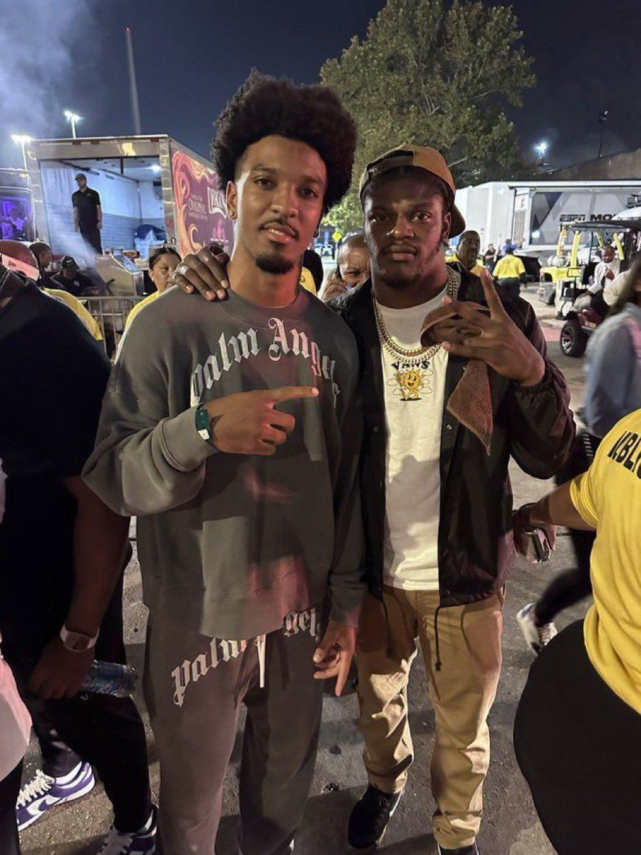 Realrclark25's tweet photo. Don’t let anything you see tonight distract you from the fact that the best QB, &amp; player in the country is @JayD__5.. Jayden Daniels stands next to the men he should join in Heisman History!! #LetsGeaux @LSUfootball https://t.co/W6lacQkWA0