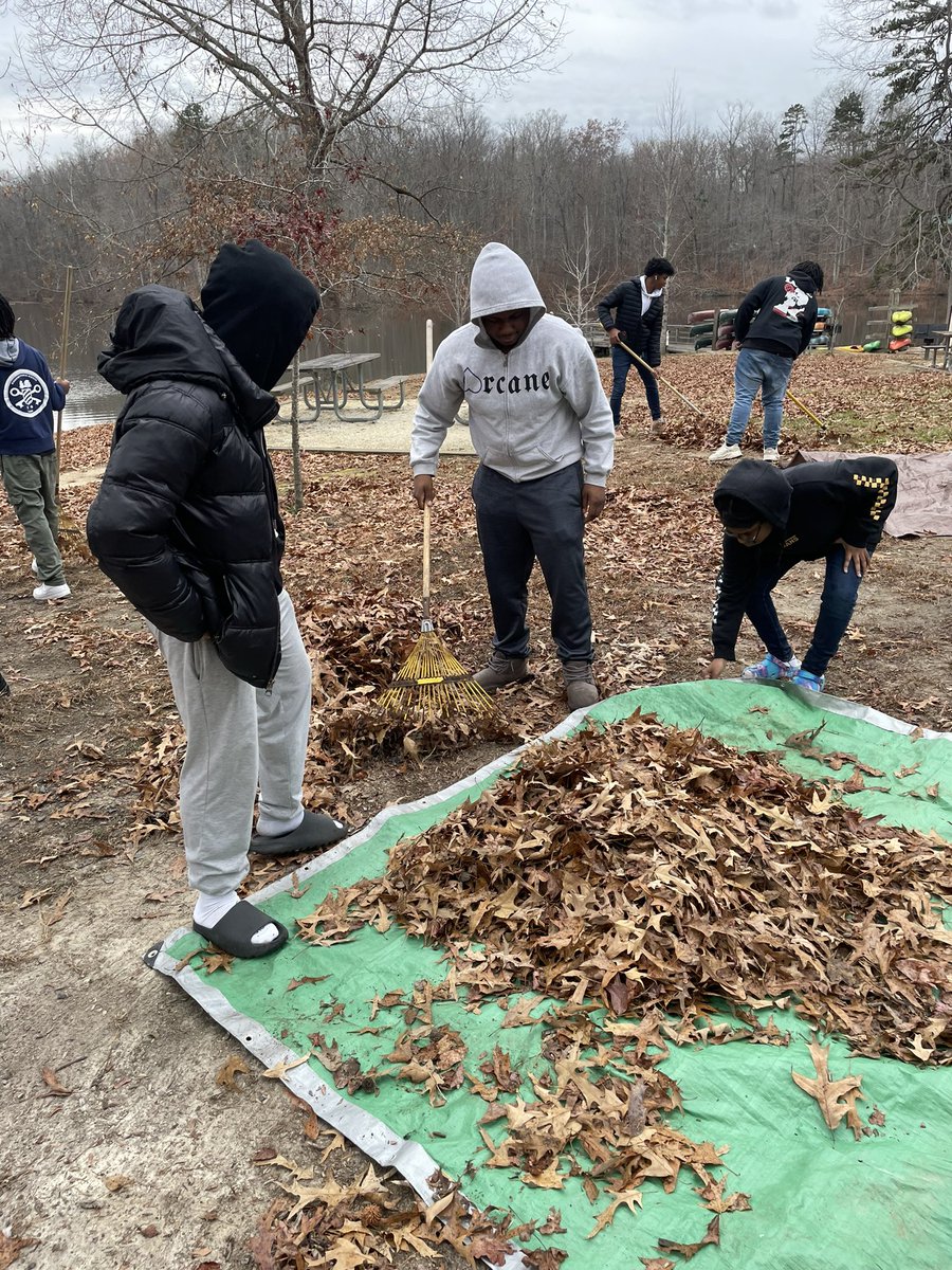 Ms. Morgan and Ms. Greer’s Oceanography students volunteered at Bear Creek Lake for Betty Scales Day of Service. #WeAreCucps <a href="/HighCumberland/">Cumberland High School</a>