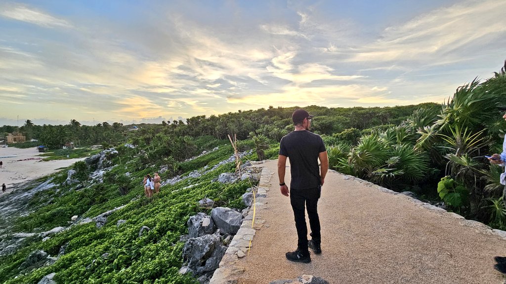 MeyerFalcon's tweet image. Estamos concluyendo el día en Tulum.

Conozcan lo que será un nuevo mirador y acceso público a la playa y a la zona arqueológica en el Parque del Jaguar 🐆

Vean esta belleza natural y cultural. #TulumLate