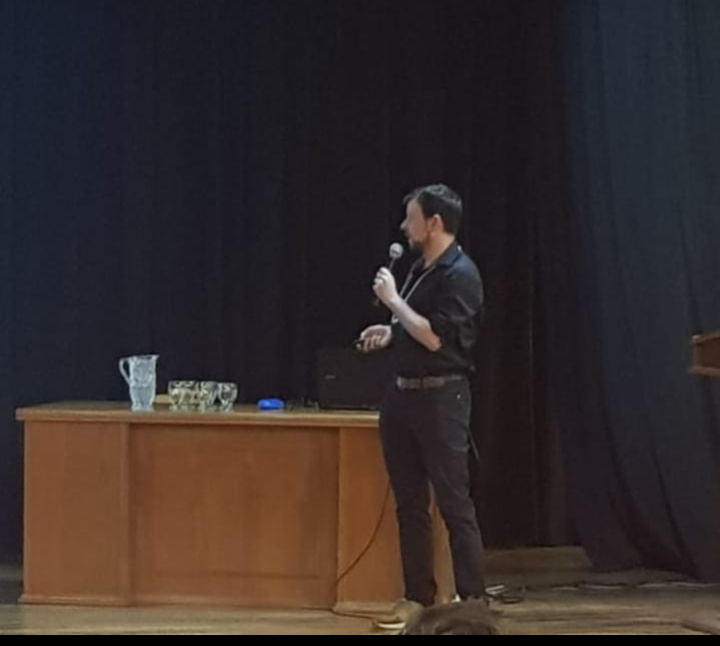 LisandroHOtero1's tweet photo. @alecristofalo exposing the #cryo-EM structures of Shiga toxin-based chimeras in complex with therapeutic antibodies at the @SABiofisica congress #SAB2023. A successful public-private partnership between our group with @inmunova and @mjborgnia lab on  innovation-related research. https://t.co/gVaJVujCZv
