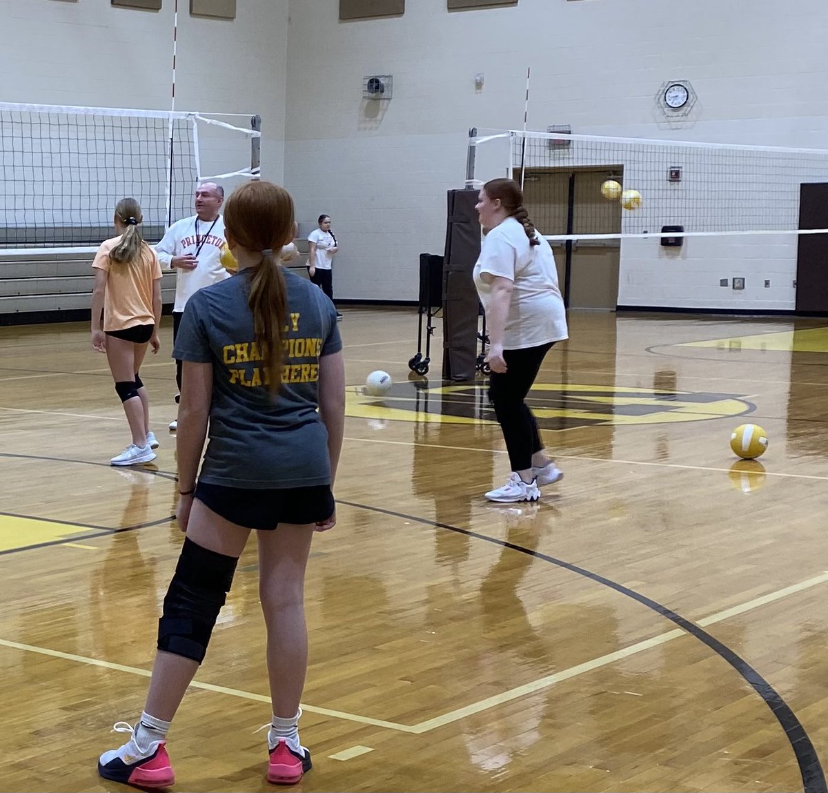 westjeffVB's tweet photo. Good turnout for MS open gym. Girls excited for VB! GO RIDERS!! https://t.co/GSodJSlK6P