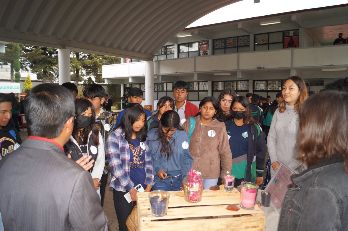 ConalepAtlaco's tweet photo. En la 1ra. Feria de Emprendimiento y Tecnología, recibimos a estudiantes de la Escuela Secundaria Federalizada "Leona Vicario", quienes  conocieron proyectos relacionados con la oferta educativa del plantel. 
@Conalep_Edomex
#ApasionadamenteCONALEP
#ElPoderDeServir https://t.co/ujsMBLJwEE