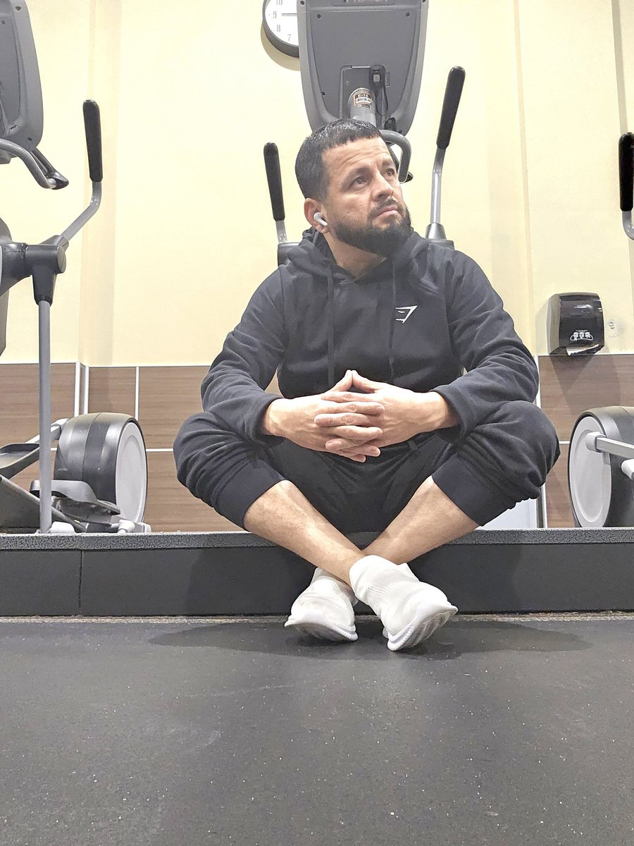 osced401's tweet photo. - "MY JOB AS CEO IS TO PUT PLAYERS INTHE POSITION TO SUCCEED"

- "MI TRABAJO COMO CEO ES PONER A LOS JUGADORES EN POSICIÓN PARA TENER ÉXITO"

#vallesigns #dollarsigns #personalbrand #personaldevelopment 
#adreamerneverdies https://t.co/34VZ1ft4nz