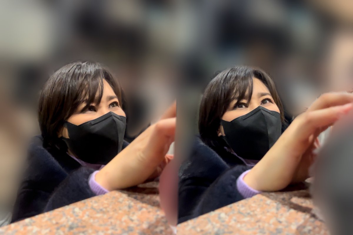 #영숙시 어제 부산에서의 sookssul. 계단 위로 사람이 엄청 많아서 아래 난간 사이로 인사해주는 aas♡ 넘 고마운데 구도가 약간 동물원.... 마마님이 먹이주러 온 사육사고 우리가 원숭이