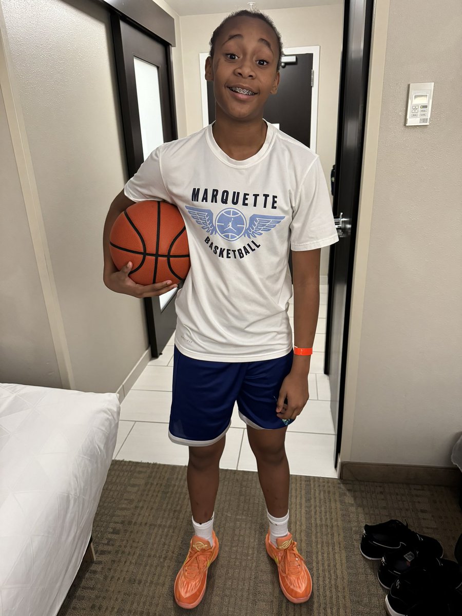 BrianMouton5's tweet photo. One of the top 28s in Wisconsin Londyn Hollins…went and got some Friday night shots up at the gym in Ohio…ready to get busy for the @SelectEventsBB Midwest Winter Series this wknd with Midwest Elite 14U JR EYBL…bright future. @mwehoops_eybl
#justdoit
2024 opportunities https://t.co/FIeLVMS1Zy