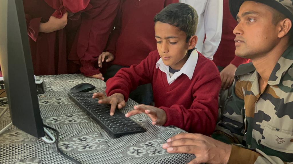 David2098853075's tweet photo. #WomenComputerLiteracyDay
#LiteracyDay
#TechLiteracyWave
#KeyToTechWisdom https://t.co/wbOufIrNIR