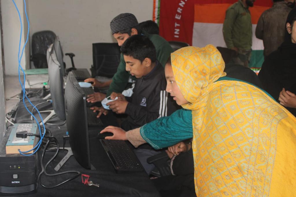 David2098853075's tweet photo. #WomenComputerLiteracyDay
#LiteracyDay
#TechLiteracyWave
#KeyToTechWisdom https://t.co/XzQ9OfUl7c