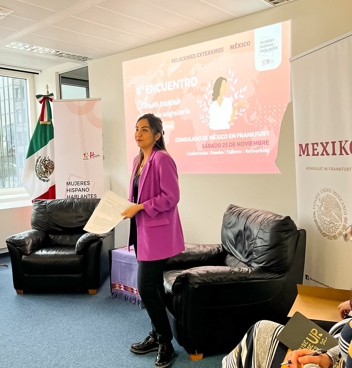 SRE_mx's tweet photo. 📸 El @ConsulMexFrk realizó el Sexto Encuentro de Mujeres Hispanohablantes en Europa (@encuentrosmhe), en el que conversaron sobre autoempoderamiento y temas alusivos a la migración.

🇲🇽🤝🇩🇪
#DiplomaciaCercaDeTi https://t.co/wIPRebr3jg