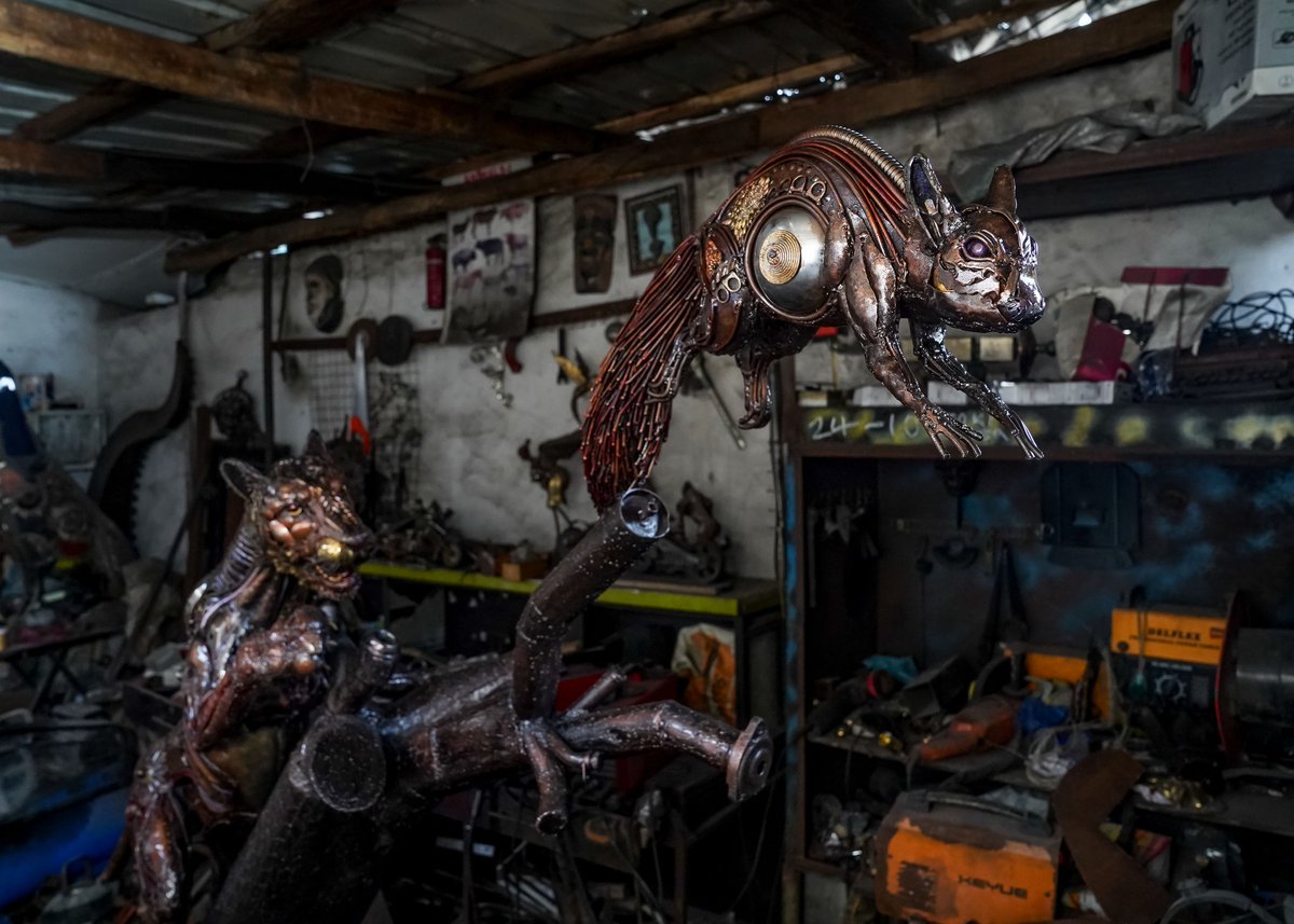 OladeleOgbeyemi's tweet photo. Leopard and the Squirrel Bellet

I made this piece In the heart of metal,  a fierce pursuit unfolds.  Witness the intensity as the leopard and a squirrel engage in an everlasting chase. 
Thank you @billyosemwegie for trusting me to deliver. https://t.co/r8qJU0VGcP