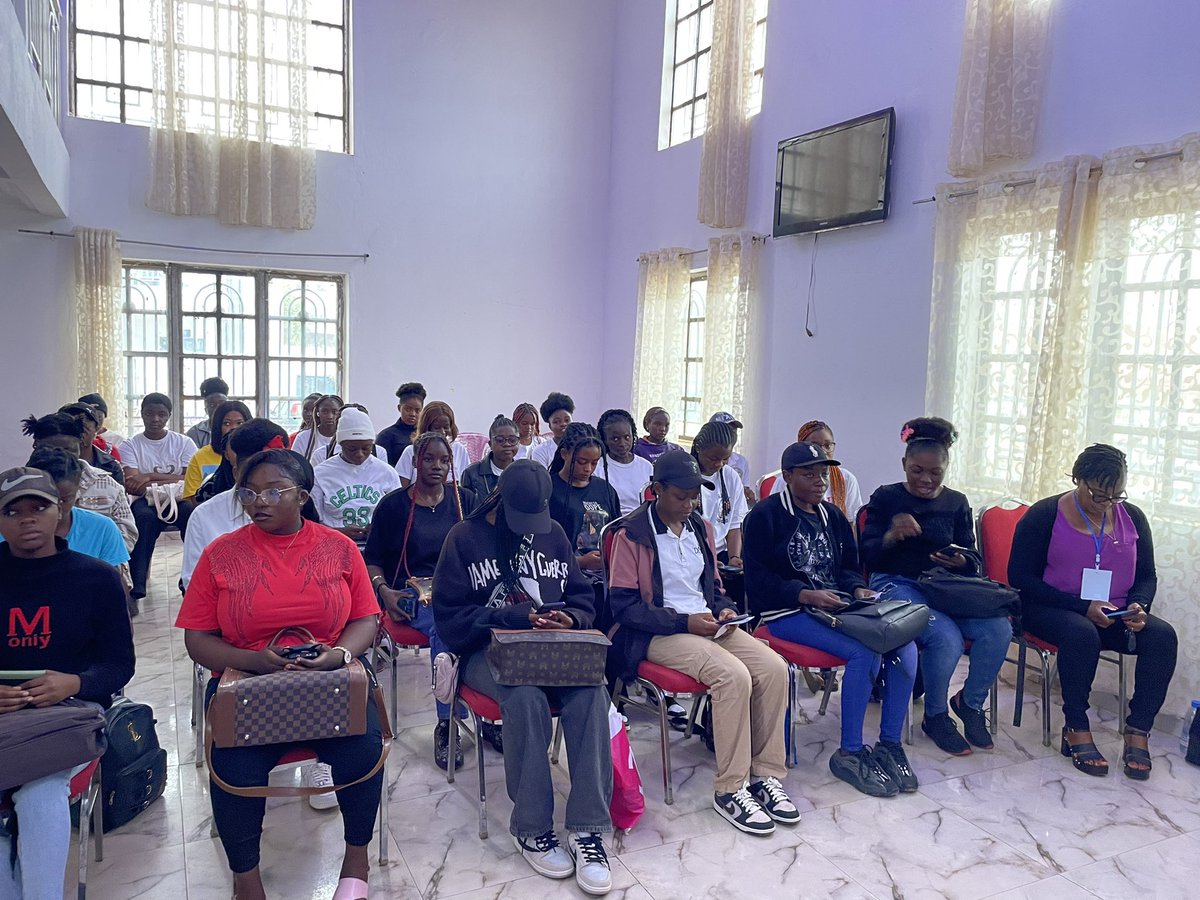 Brilliant minds and boundless potential—celebrating the presence of these inspiring young women at our tech event. The future of tech is bright with these leaders! #GirlsInTech #WTMBamenda #DevfestBamendaxBambilli #Devfest2023