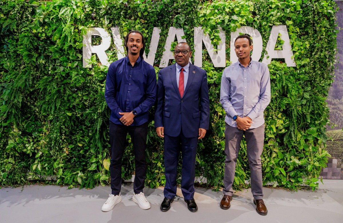 Rwanda pavilion at G28 is inspiring! Met the dedicated team gearing up to launch the carbon markets framework in Rwanda and had the pleasure of engaging with some incredible young minds. 🌍🌱 #Sustainability #GreenRwanda #YouthInnovation