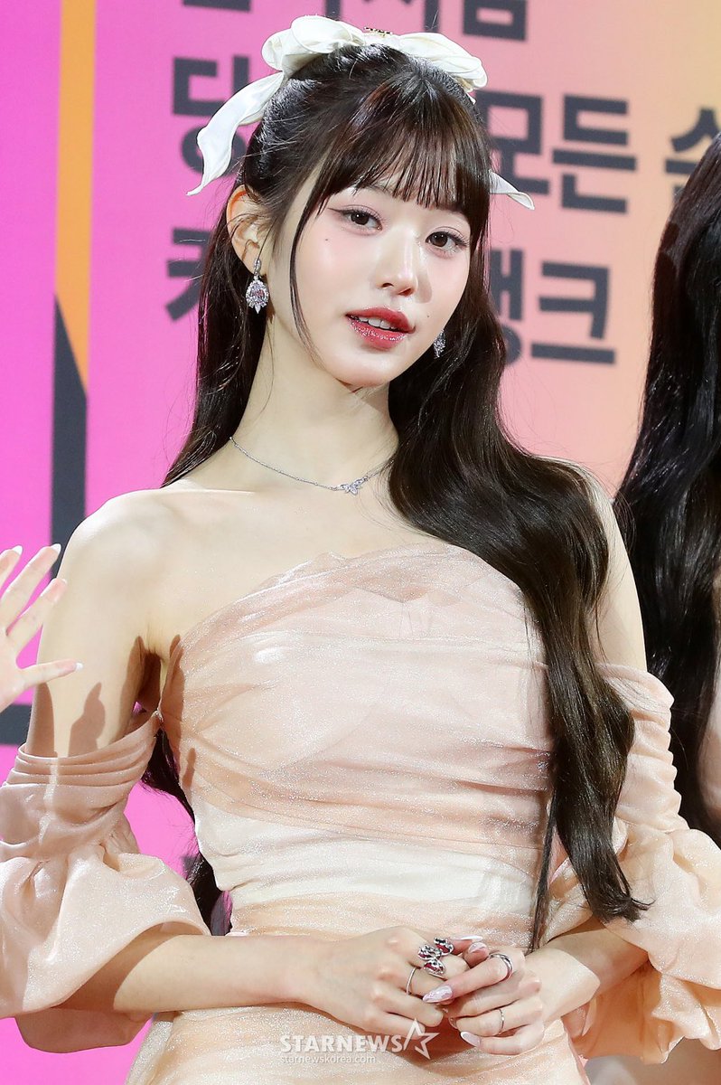 wonyoung pics tweet media