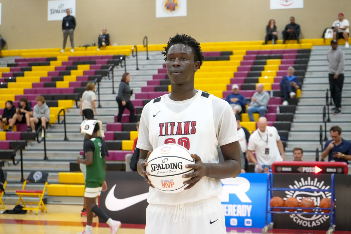 Friday's #HoophallWest Action saw Kentucky-bound Boogie Fland (@BoogieFland 📸) drop 27 in a 3-point win for Archbishop Stepinac (NY) over Perry (AZ) -- read about that game and more top performances from Friday here: 

prephoops.com/2023/12/hoopha…

#HoophallRegionals