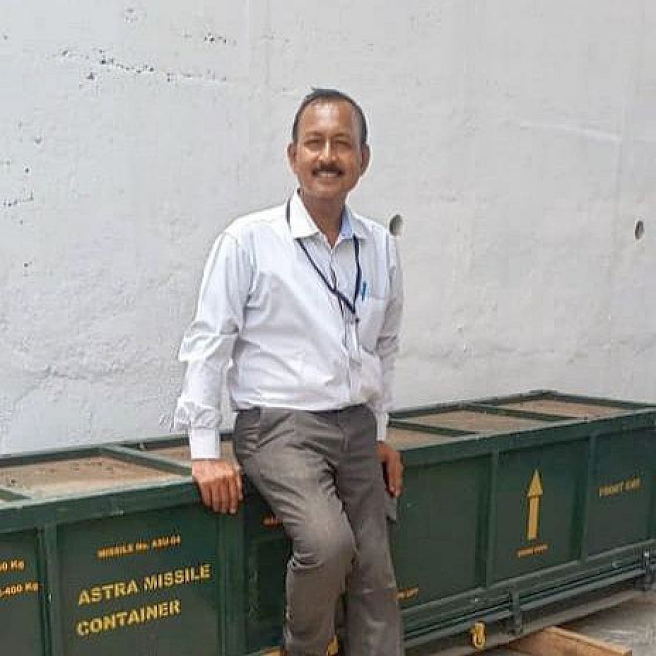 writetake's tweet photo. Mr Basani Satheesh Kumar (54), one of the prolific sharpshooters I have come across, has taken over as the Deputy Director of MoD's Photo Division recently. BSK took to photography in 1990 and joined MoD/DPR in 1999 and since then served in Lucknow, Secunderabad, Chennai and Delhi. As the Photo Division head, he will now lead a 10-member team, including photographers & support crew. Wishing the magician tonnes of luck in this top assignment.

Note: The #Astra missile container is not empty. ☺️

On Insta: https://t.co/MFTNkahxw2
On X: https://t.co/uuWN3bIahk

#photography #avgeeks #military #defence
