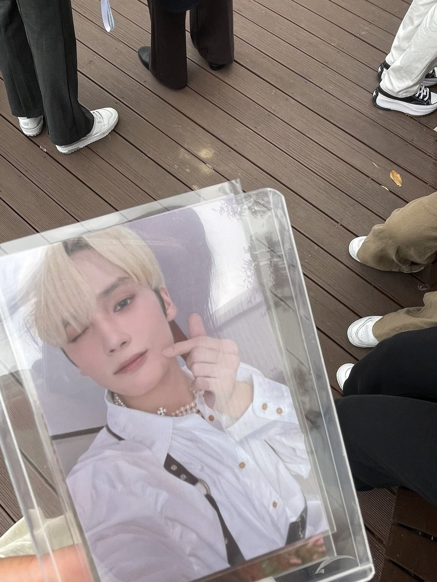 거래 tweet media