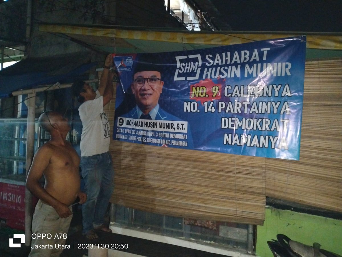 PDemokratjkt's tweet photo. Akhir pekan dengan warga cukup menyenangkan, tak terlihat lelah bang @husinmunir27 yang terus semangat untuk mewujudkan Kemenangan Bersama 2024. Kader @PDemokrat menjalankan tugas kerakyatan dengan Bahag14

#DemokratS14P
#DemokratBersamaPrabowo https://t.co/q5kdF5VYKJ
