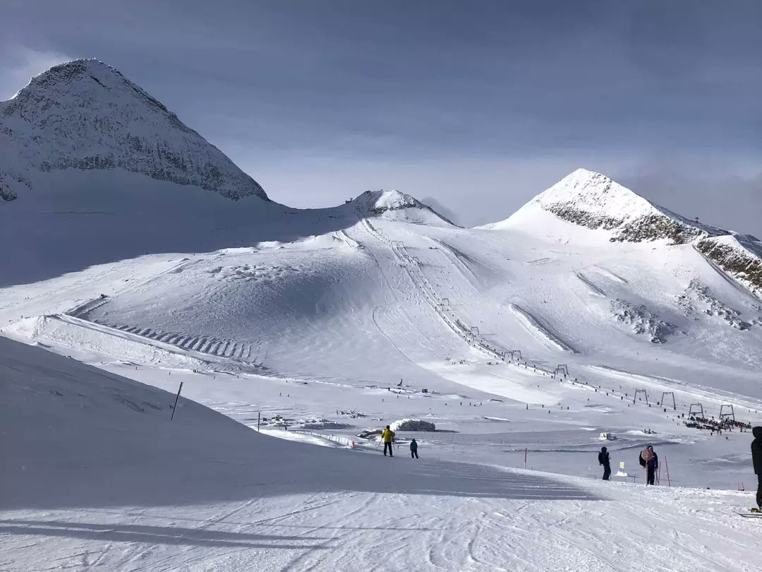 sciclubguastall's tweet image. 18/19 Novembre... Apertura di stagione in ghiacciaio ⛷️🏂
#sciclubguastalla
#hintertuxgletscher